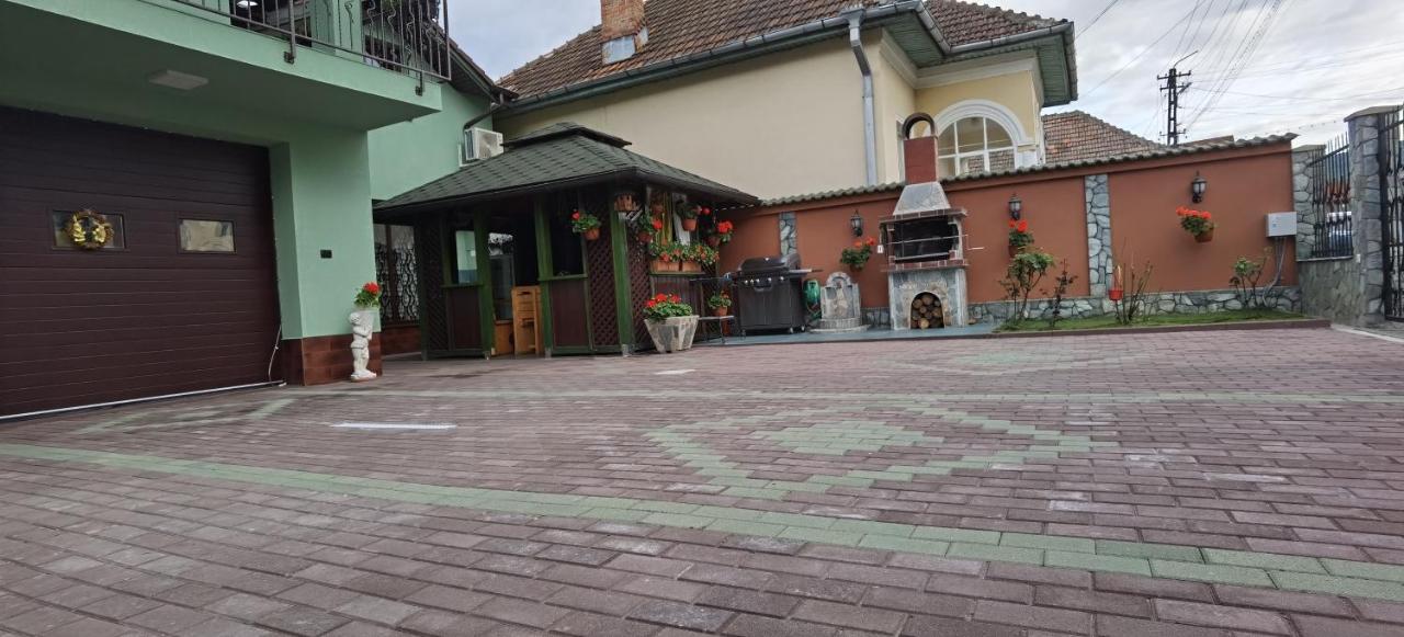 Casa Cizi Hotel Calimanesti Ngoại thất bức ảnh
