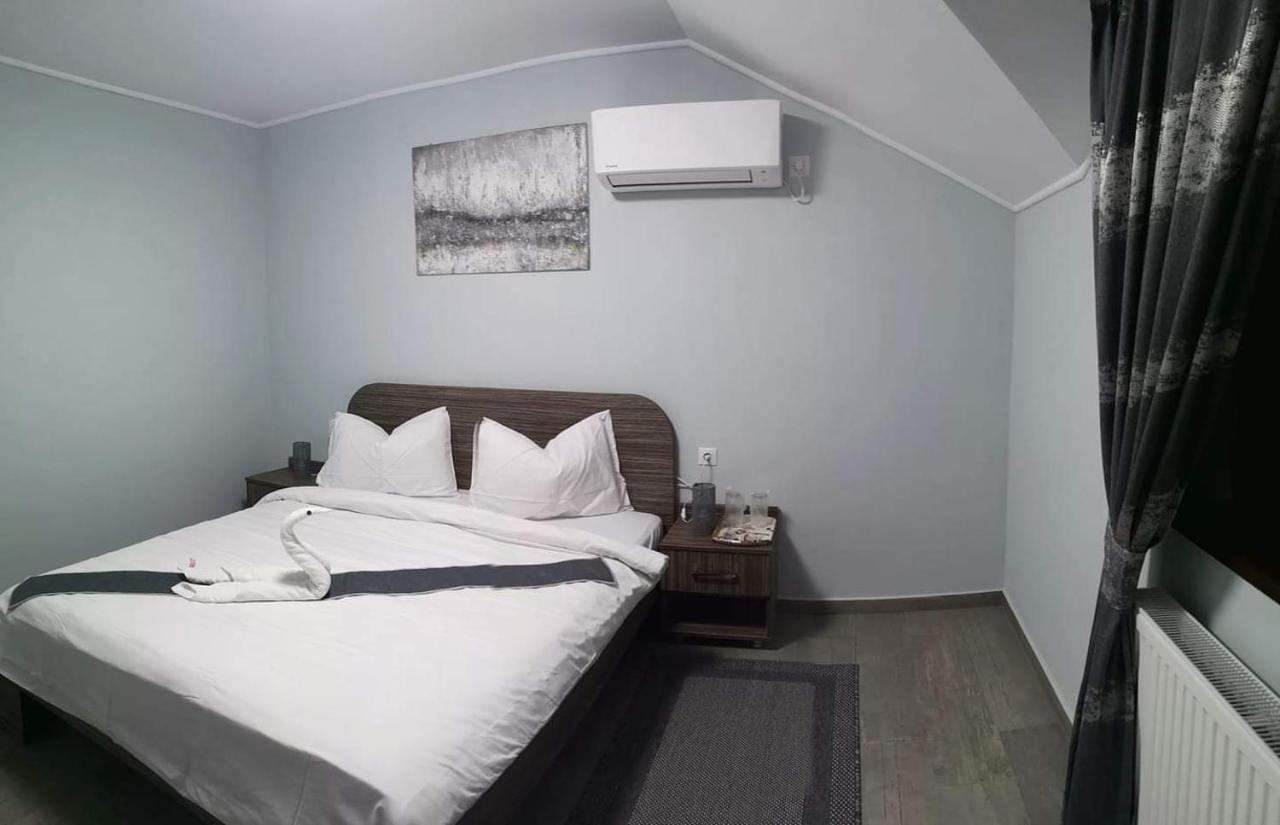 Casa Cizi Hotel Calimanesti Ngoại thất bức ảnh