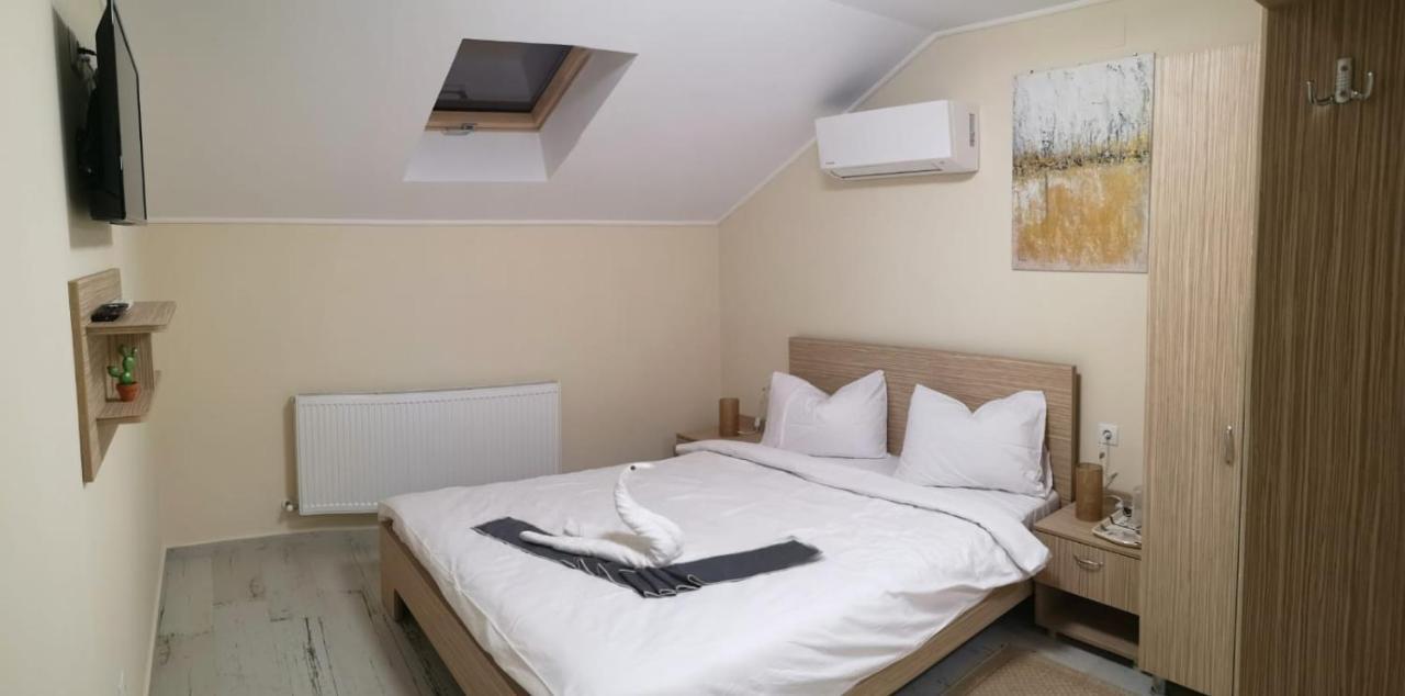 Casa Cizi Hotel Calimanesti Ngoại thất bức ảnh