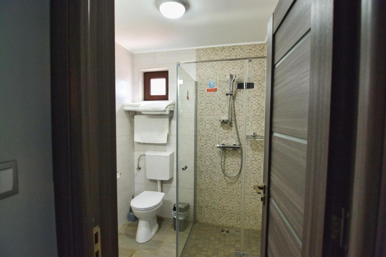 Casa Cizi Hotel Calimanesti Ngoại thất bức ảnh