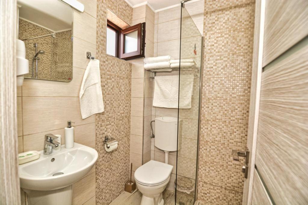 Casa Cizi Hotel Calimanesti Ngoại thất bức ảnh
